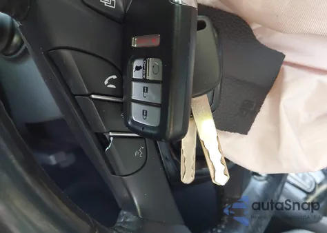 2017 Honda Pilot Touring z USA, uszkodzony, nr VIN 5FNYF6H92HB060138